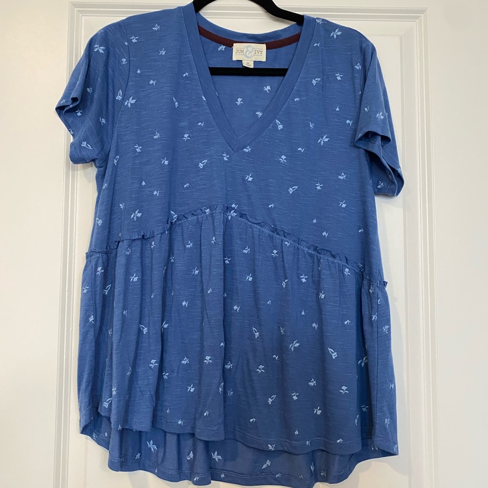 Women’s patterned V-neck shirt